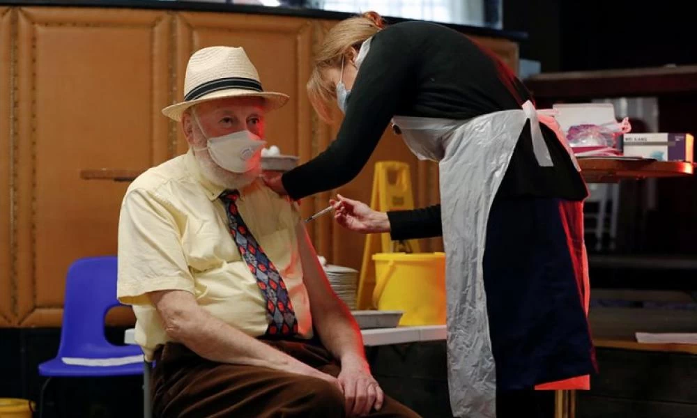 Βρετανία: Πάνω από 14,5 εκατομμύρια άνθρωποι έχουν εμβολιαστεί με μια δόση